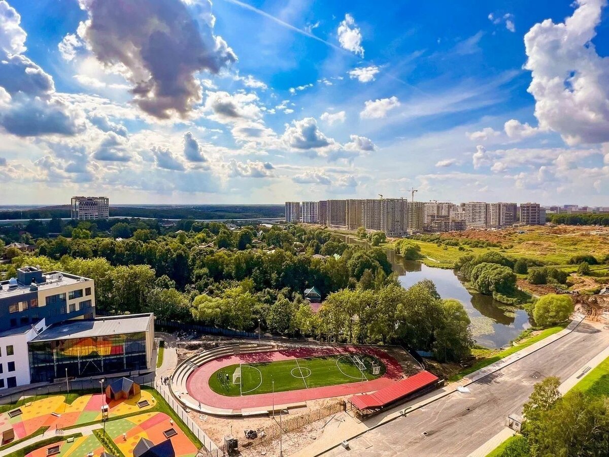 Сосенское воскресенское. Поселение Сосенское Москва. Школа Диалектика испанские кварталы. Поселение Сосенское ул. Магеллана 1. ЖК испанские кварталы Москва.